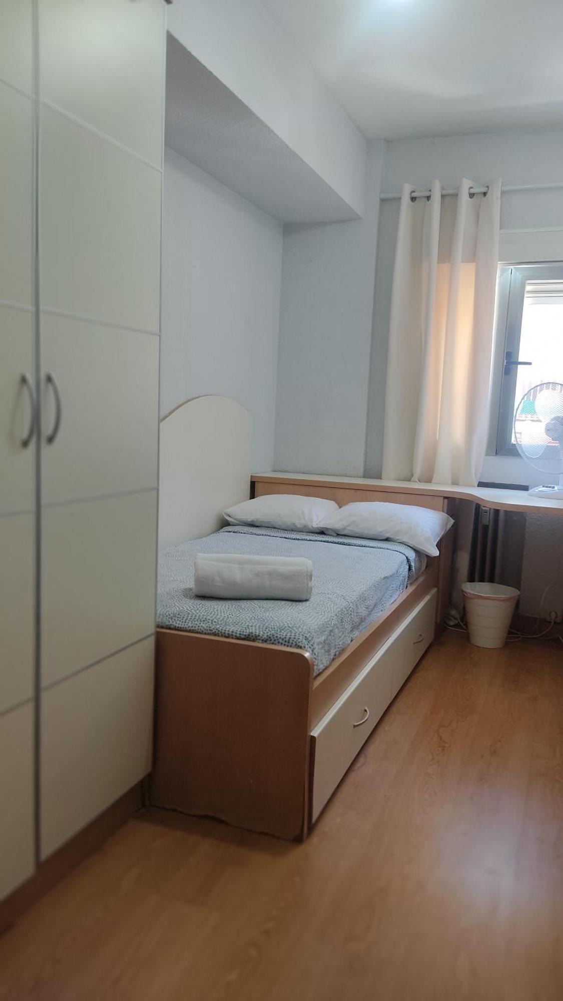 Отель Habitacion Individual Con Bano Y Cocina Compartida Мадрид Экстерьер фото