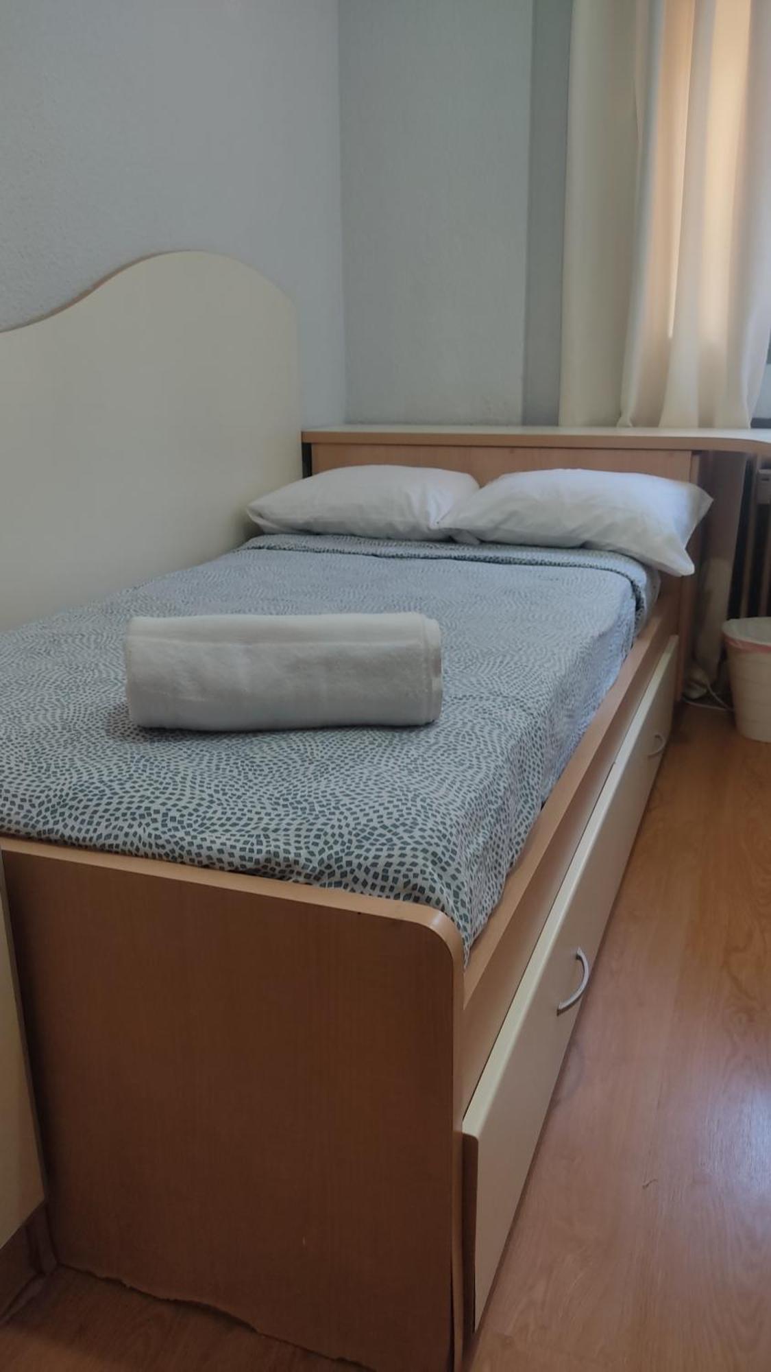 Отель Habitacion Individual Con Bano Y Cocina Compartida Мадрид Экстерьер фото
